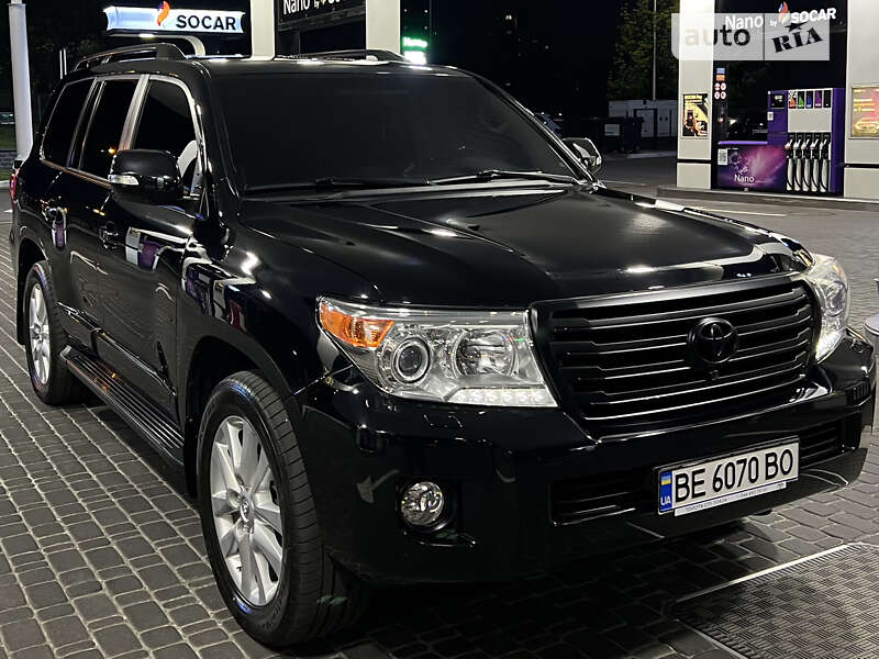 2012 toyota land cruiser 200