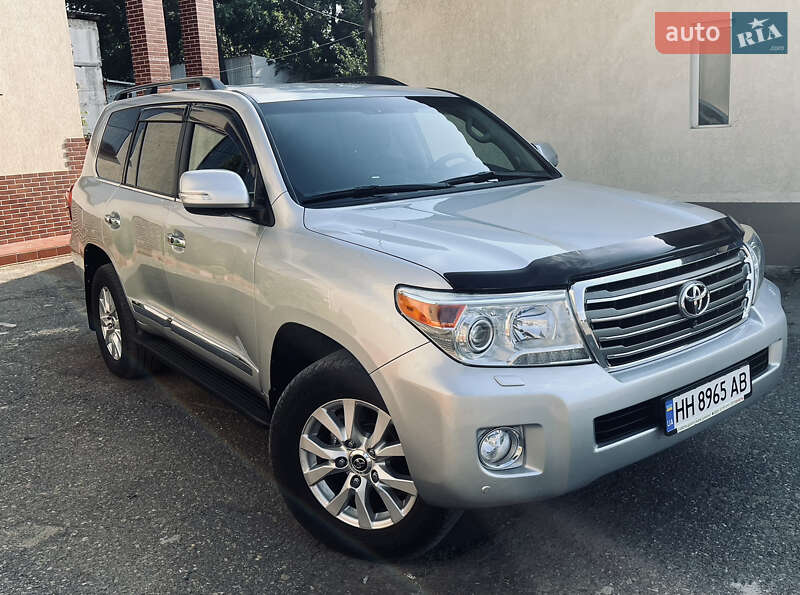 2012 toyota land cruiser