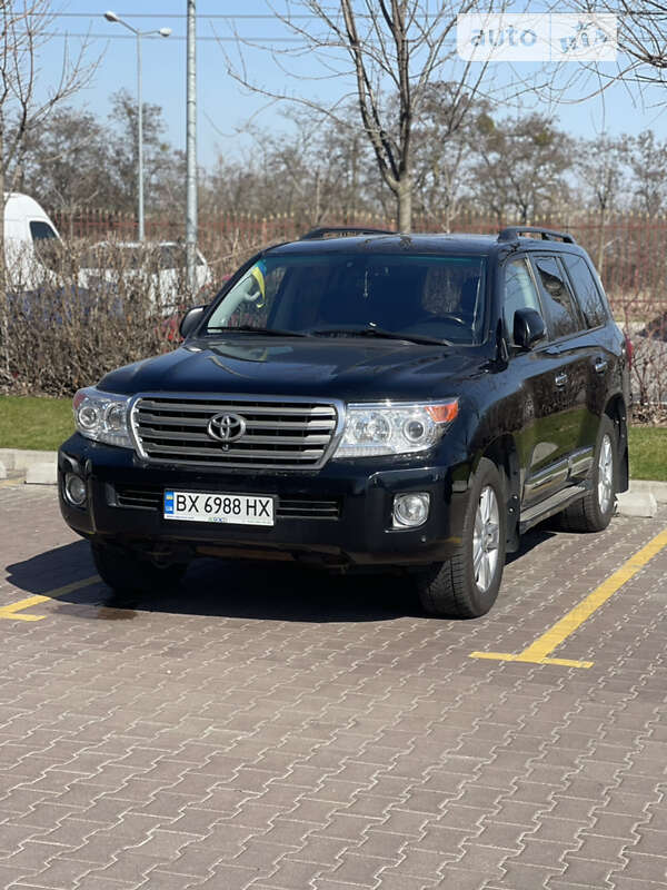 2013 toyota land cruiser 200