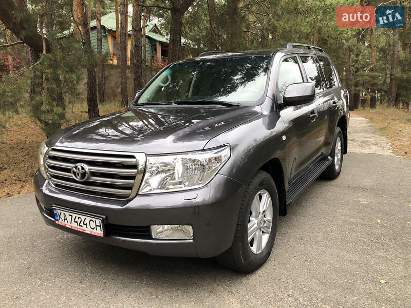 2011 toyota land cruiser