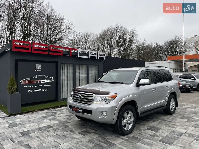 2013 toyota land cruiser 200