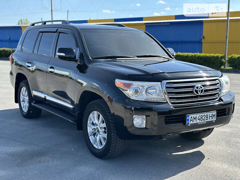 2013 toyota land cruiser