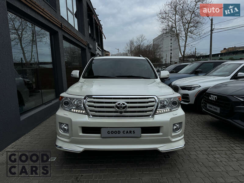 2013 toyota land cruiser 200
