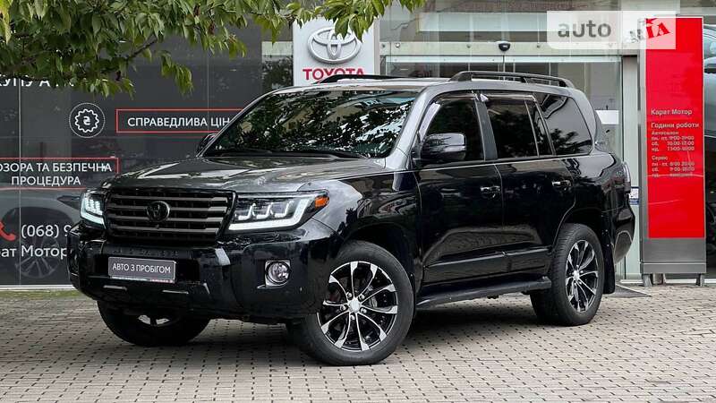 2013 toyota land cruiser 200
