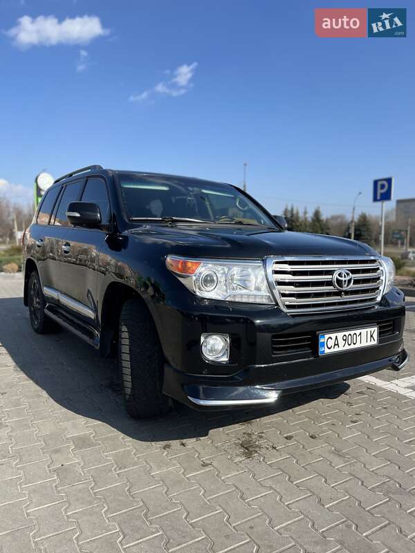2014 toyota land cruiser 200