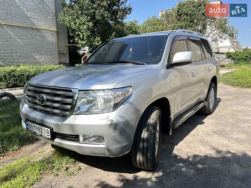 2010 toyota land cruiser 200
