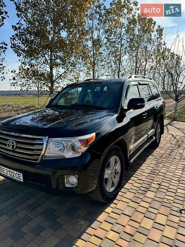 2012 toyota land cruiser 200