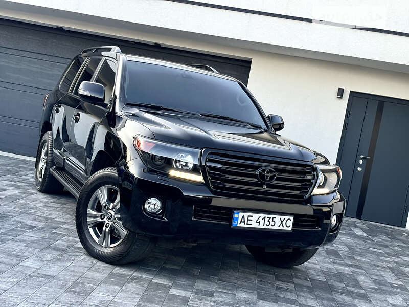 2013 toyota land cruiser 200