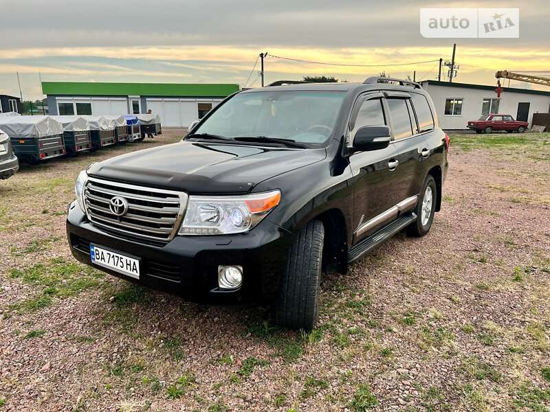 2014 toyota land cruiser 200