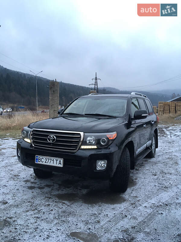 2014 toyota land cruiser 200