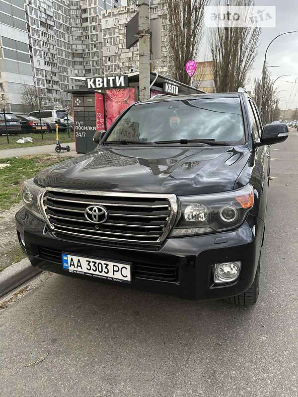 2014 toyota land-cruiser-200