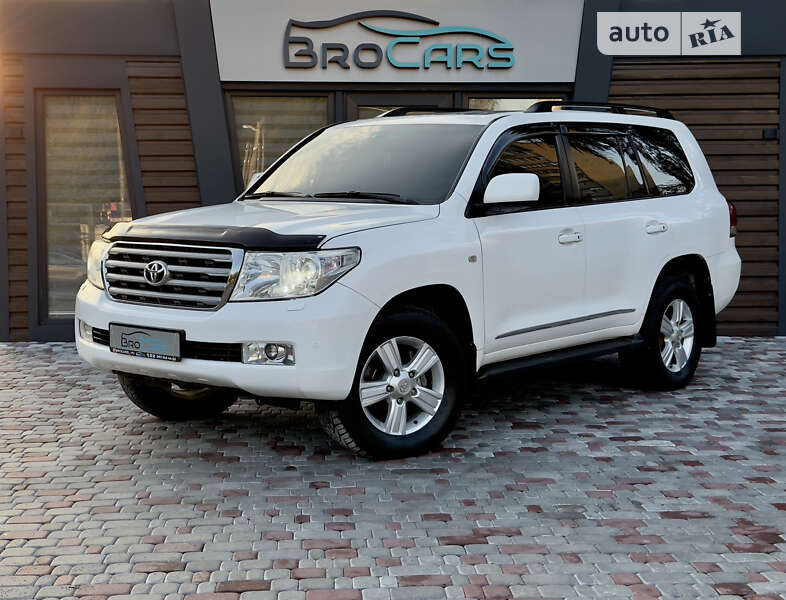 2010 toyota land cruiser 200