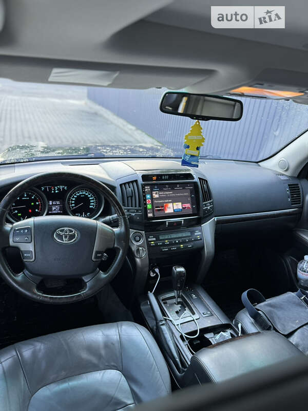 2008 toyota land cruiser 200