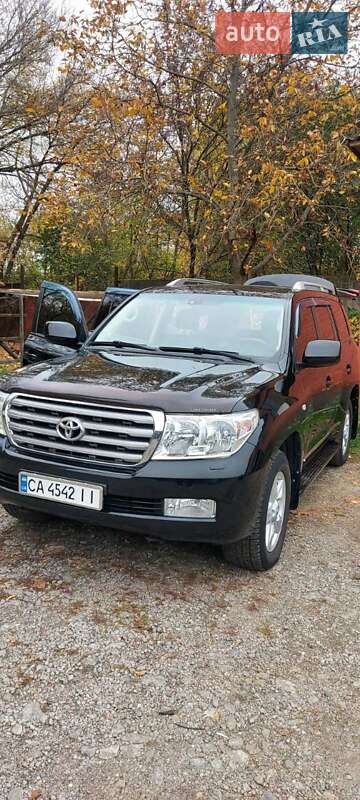 2011 toyota land cruiser 200