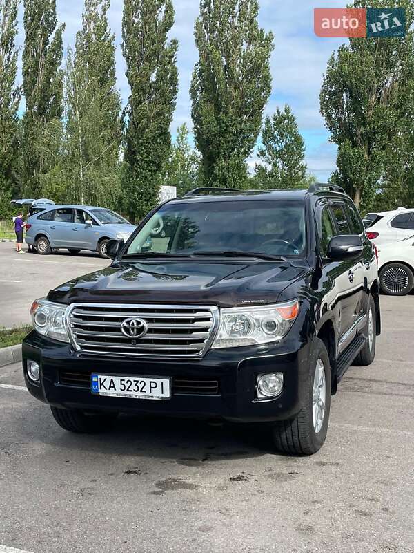 2012 toyota land cruiser