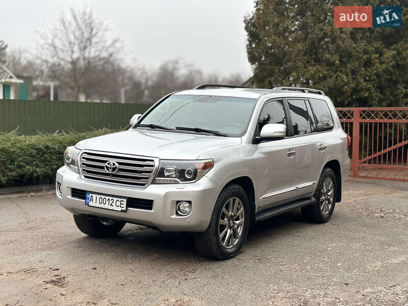 2012 toyota land cruiser 200