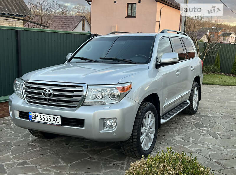 2013 toyota land cruiser 200