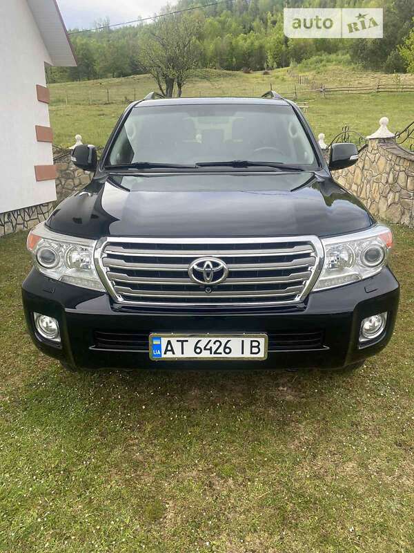 2013 toyota land-cruiser-200