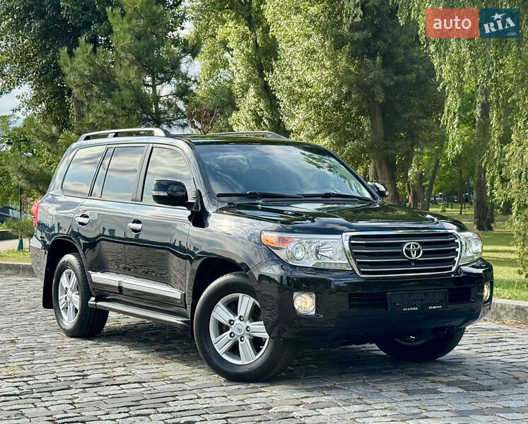 2014 toyota land cruiser 200