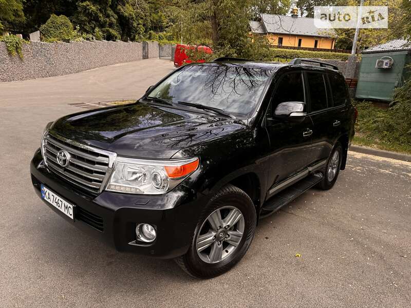 2014 toyota land cruiser 200