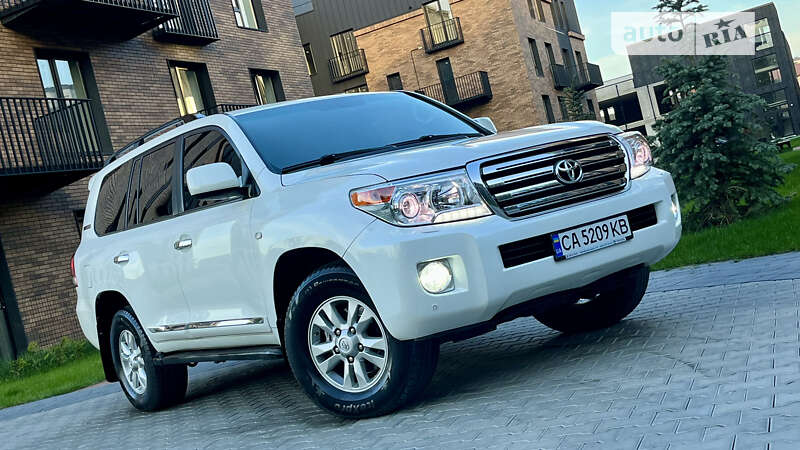 2010 toyota land cruiser
