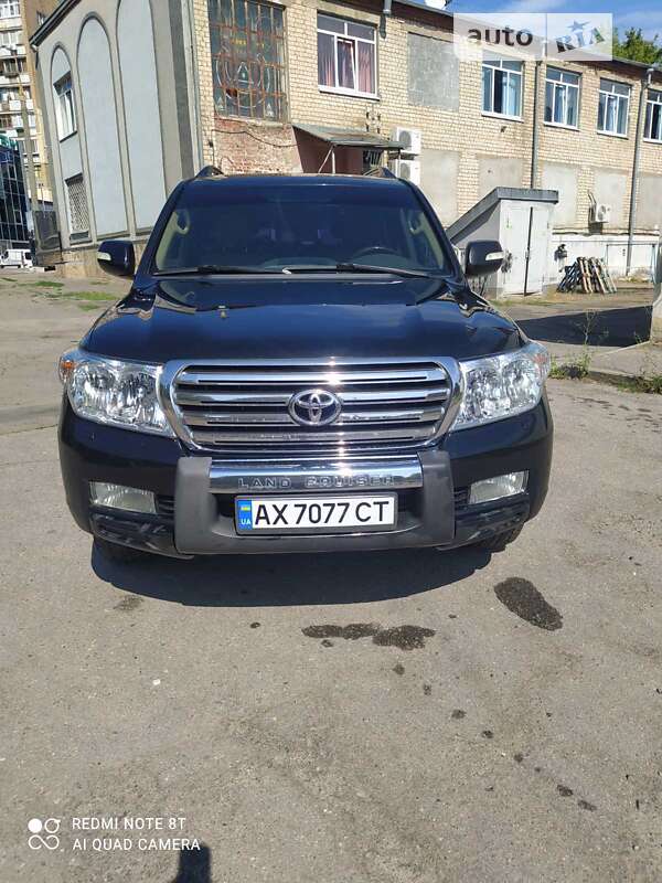 2011 toyota land cruiser 200