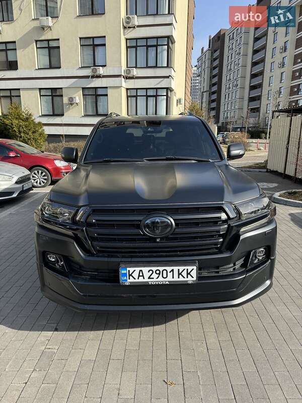 2020 toyota land cruiser 200