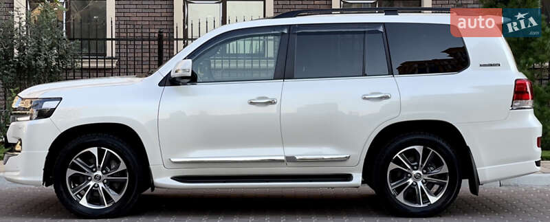 2020 toyota land cruiser 200