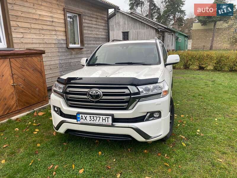 2016 toyota land-cruiser-200