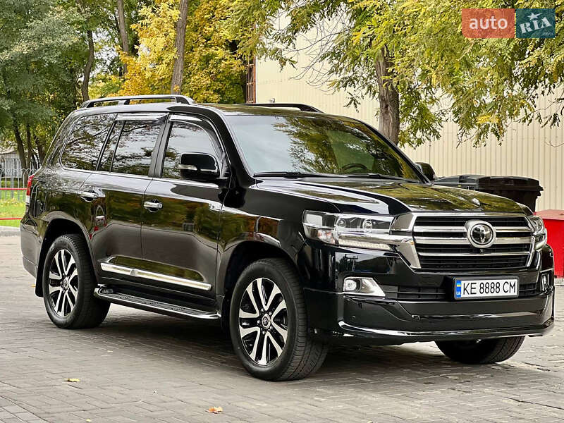 2019 toyota land cruiser 200