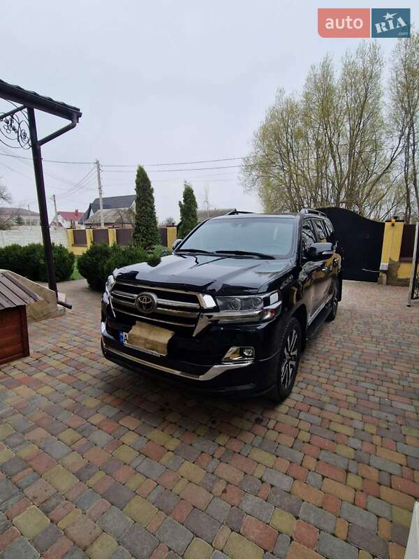 2019 toyota land cruiser 200