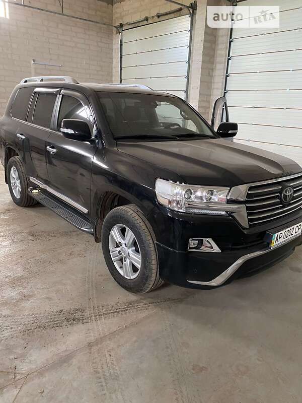 2017 toyota land cruiser 200