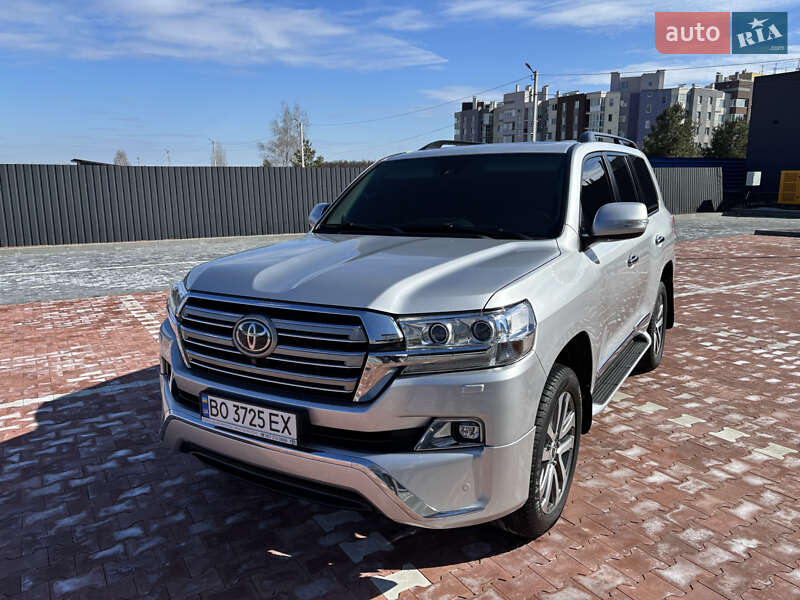 2016 toyota land cruiser 200