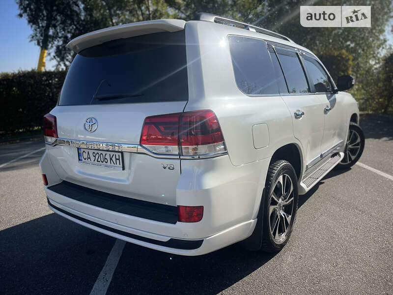 2019 toyota land cruiser 200