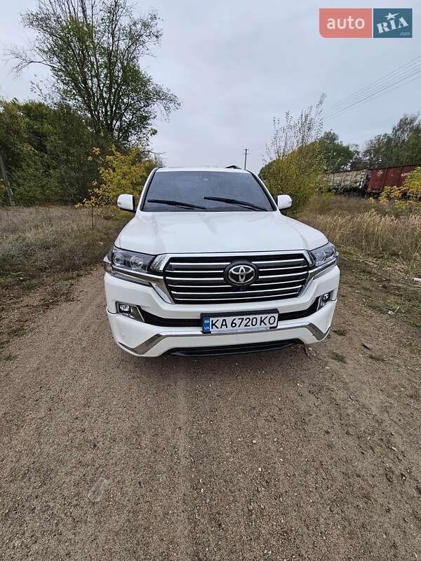 2016 toyota land cruiser 200