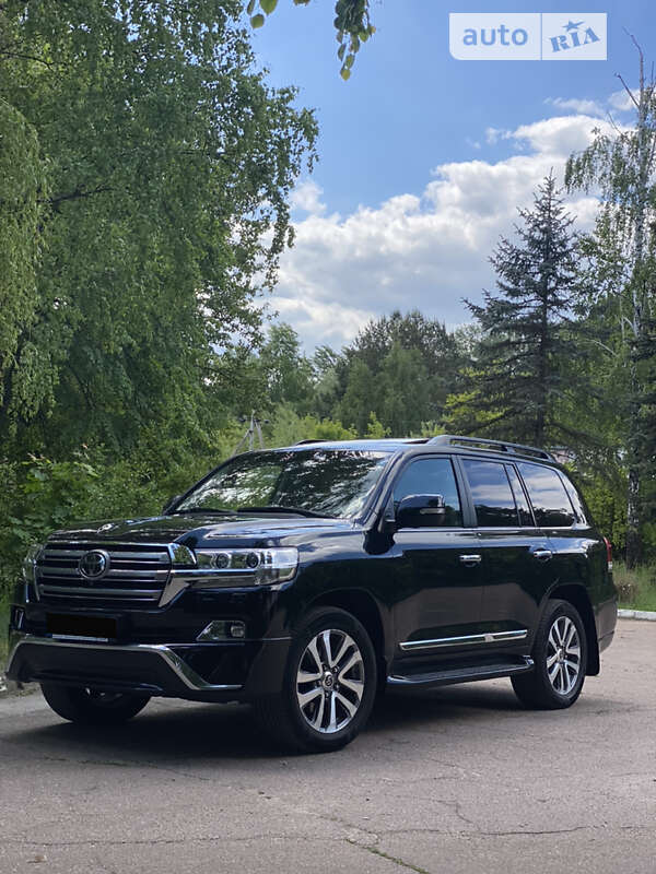 2017 toyota land cruiser 200