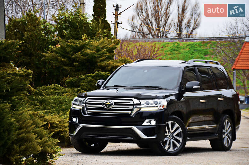 2017 toyota land-cruiser-200