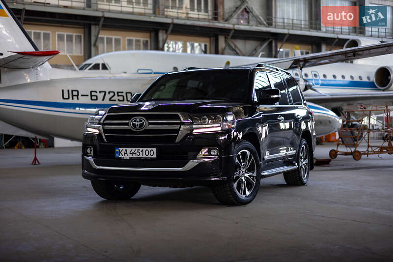 2020 toyota land cruiser 200