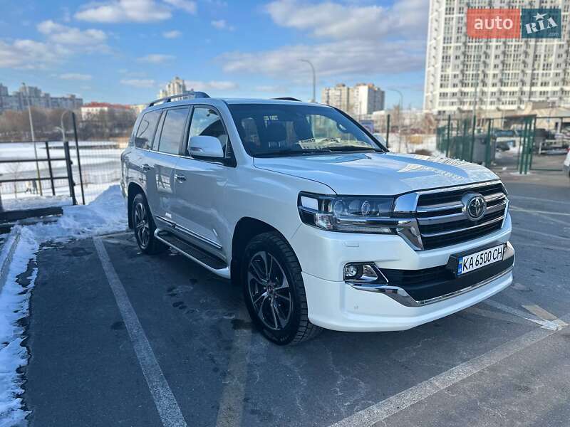 2020 toyota land cruiser 200
