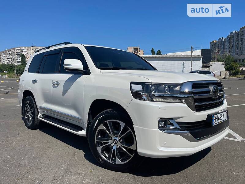 2020 toyota land cruiser 200