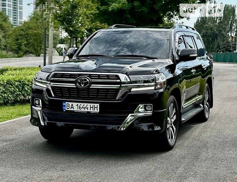 2019 toyota land cruiser 200