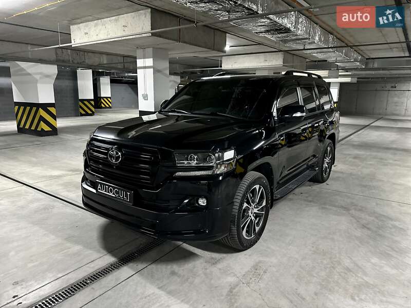 2020 toyota land-cruiser-200
