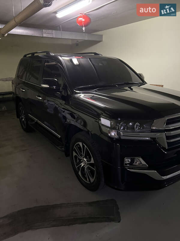 2020 toyota land cruiser 200