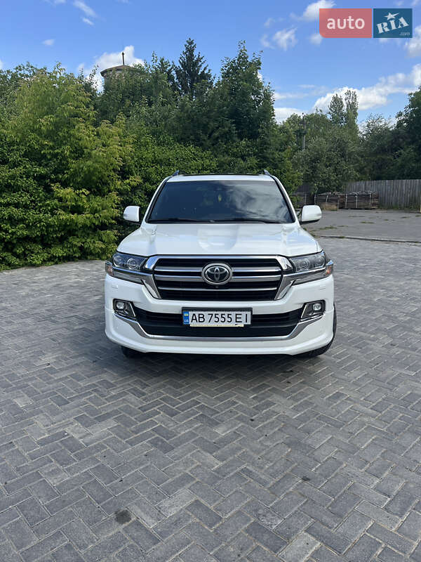 2020 toyota land cruiser 200
