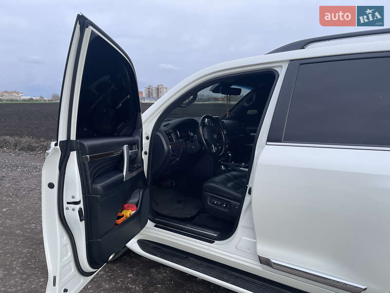 2020 toyota land cruiser 200