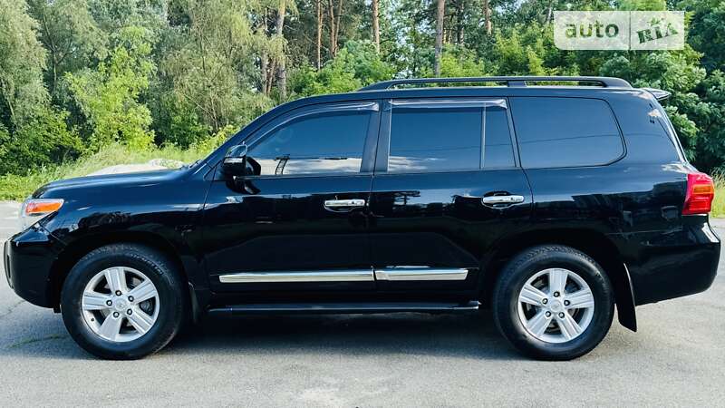 2012 toyota land cruiser 200