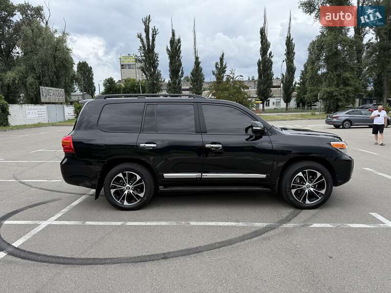 2013 toyota land cruiser