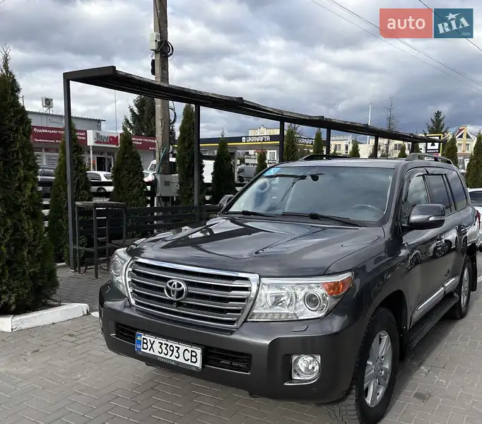 2012 toyota land cruiser 200