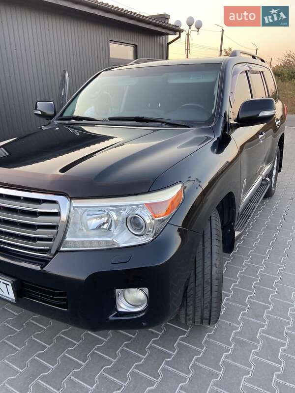 2012 toyota land cruiser 200