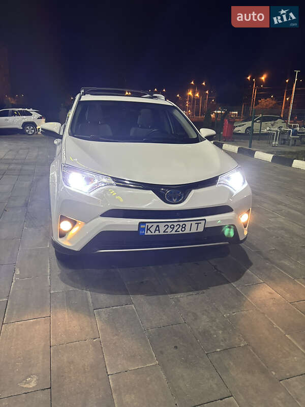 2016 toyota rav-4 hybrid